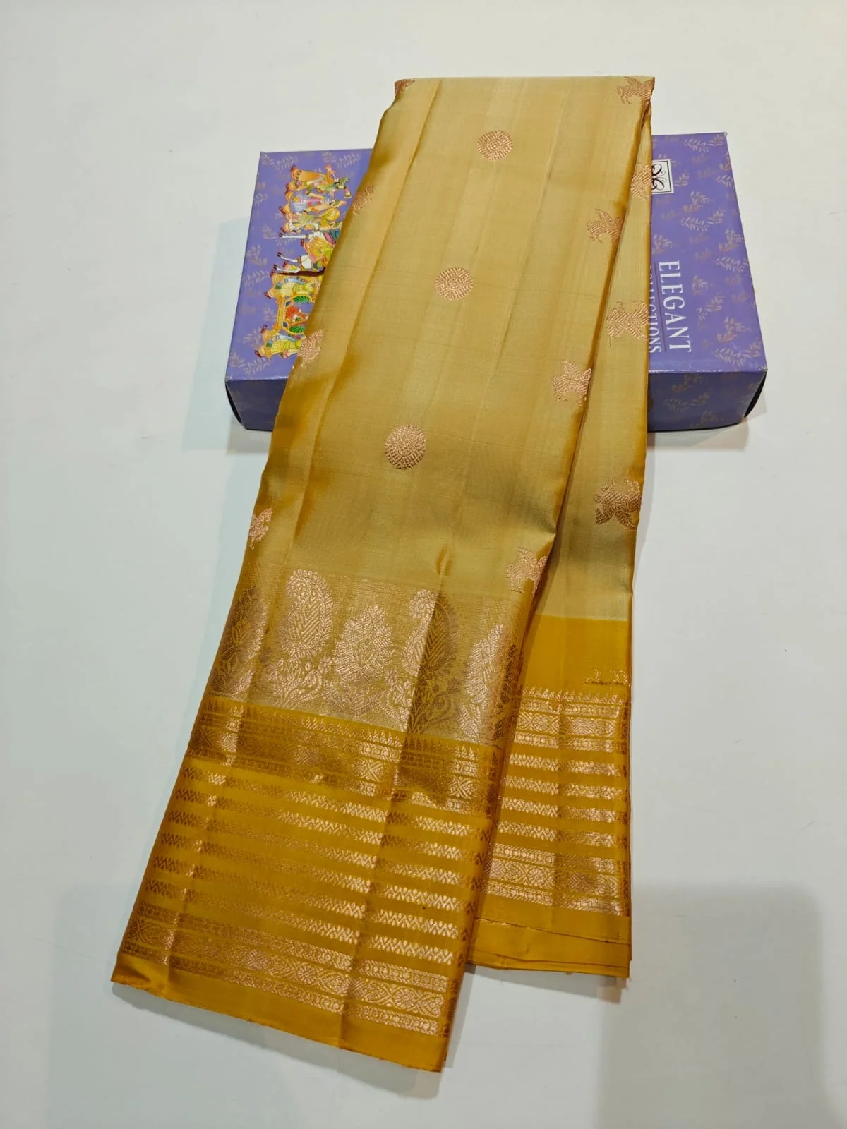 Graceful Horse Motifs Scattered Kanchi Soft Silk Saree